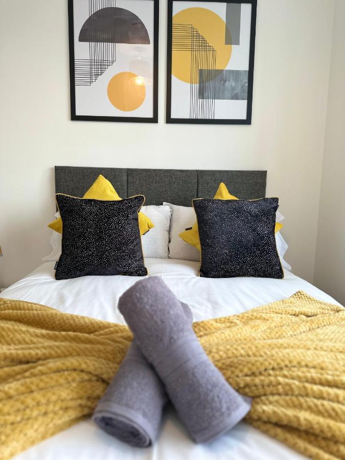 Sleek & Stylish Apartment By Dh Aparthotels Peterborough Extérieur photo
