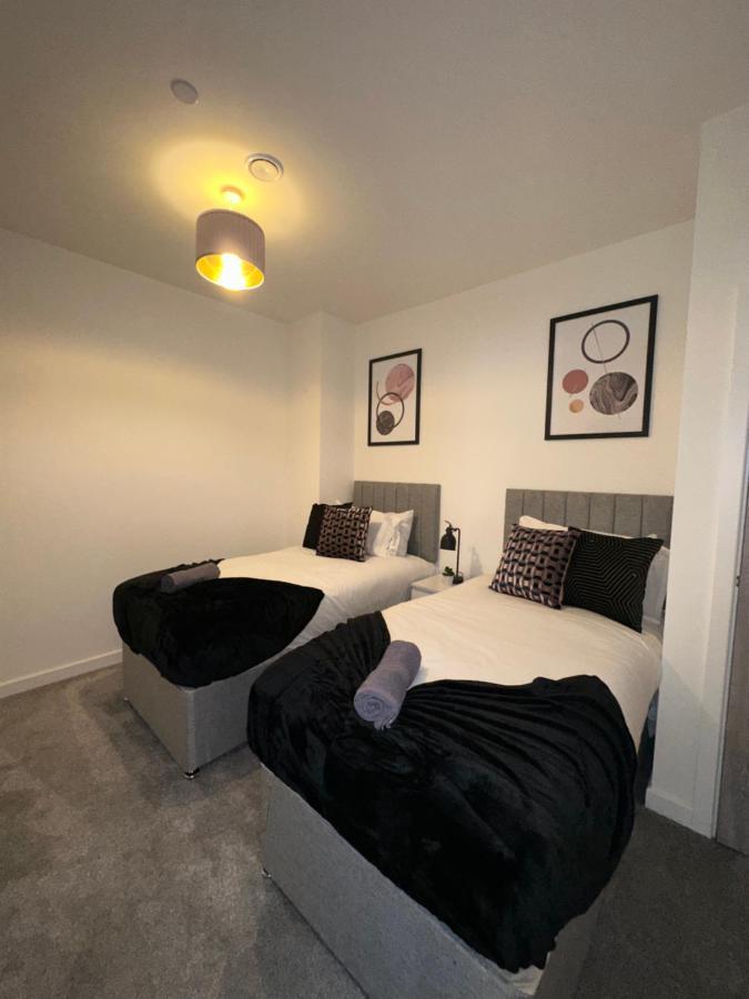 Sleek & Stylish Apartment By Dh Aparthotels Peterborough Extérieur photo