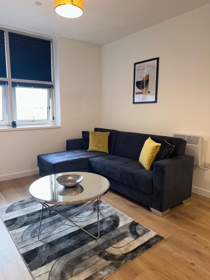 Sleek & Stylish Apartment By Dh Aparthotels Peterborough Extérieur photo