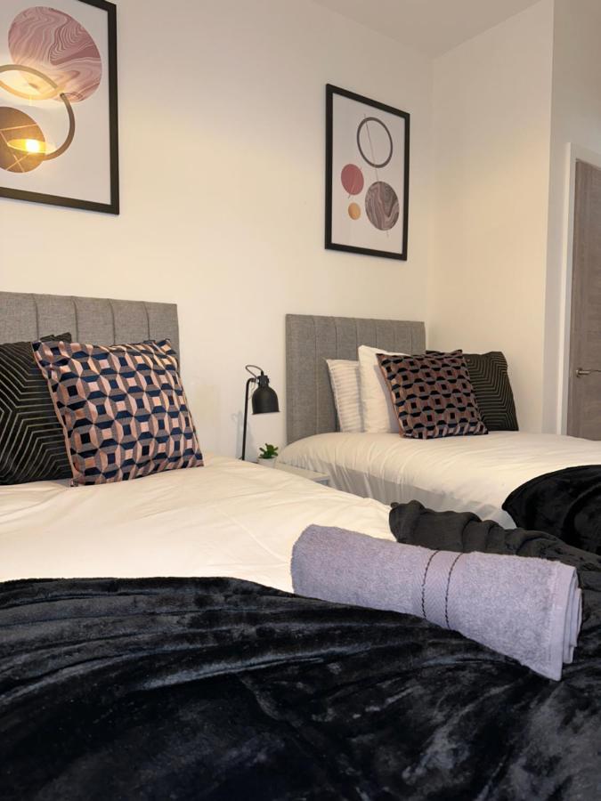 Sleek & Stylish Apartment By Dh Aparthotels Peterborough Extérieur photo