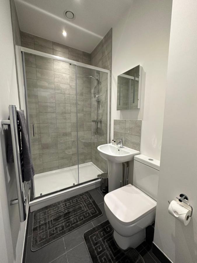 Sleek & Stylish Apartment By Dh Aparthotels Peterborough Extérieur photo